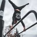 équipement de sport extérieur pour une aire de street workout : figure triple dips