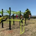 équipement de sport extérieur pour une aire de street workout : cross training v2 utilisation 4 personnes