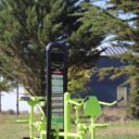 appareil fitness extérieur musculation biceps dips