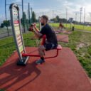 parcours sportif lens biceps curl piston aire de fitness plein air vue 3