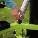 Agrès de sport extérieur pour une aire de fitness outdoor : réglage stepper piston