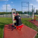 parcours sportif lens biceps curl piston aire de fitness plein air vue 2
