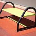 équipement de sport extérieur pour une aire de fitness : banc training