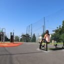 équipement de sport extérieur pour une aire de fitness : banc training pédalier freetness vue 1