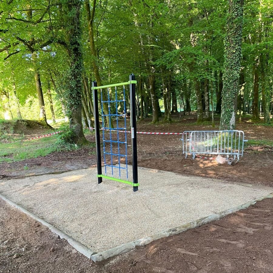 parcours du combattant filet à grimper agrès de sport extérieur