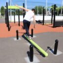 équipement de sport extérieur pour une aire de fitness : Poutre mouvante du plateau ninja vue 2