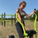 équipement de sport extérieur pour une aire de fitness outdoor : vélo elliptique chargeur r-pro