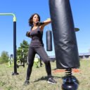 équipement de sport extérieur pour une aire de fitness outdoor : sac de frappe