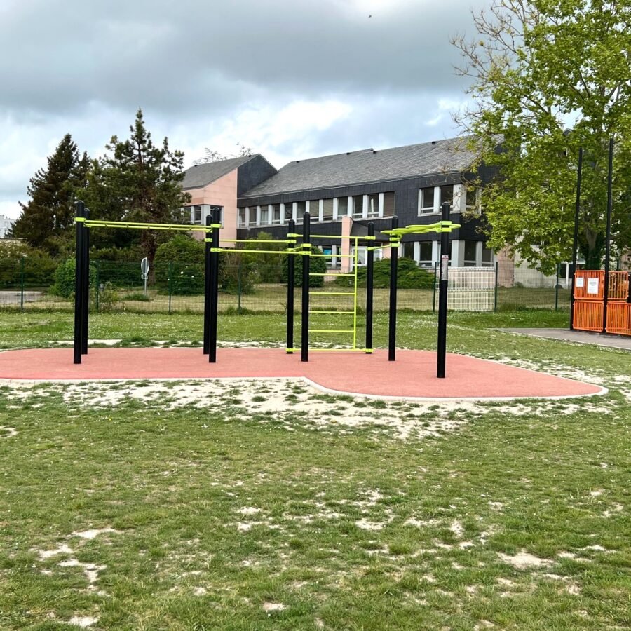 station de street workout équipement de sport extérieur romilly sur seine